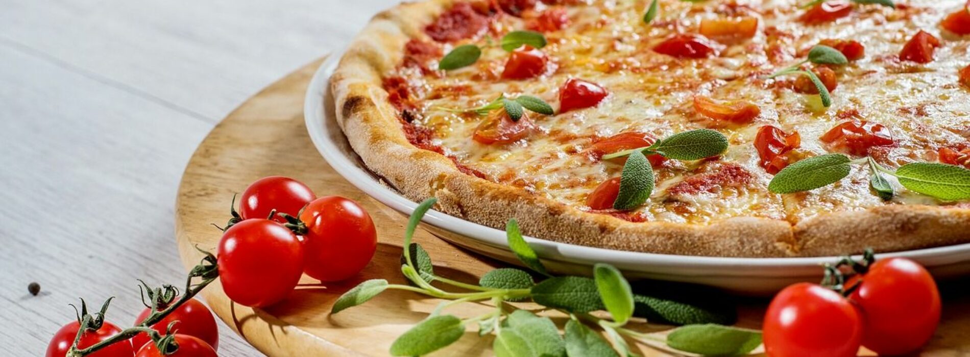 Prawdziwa włoska pizza, czyli jaka? Po czym ją rozpoznać?
